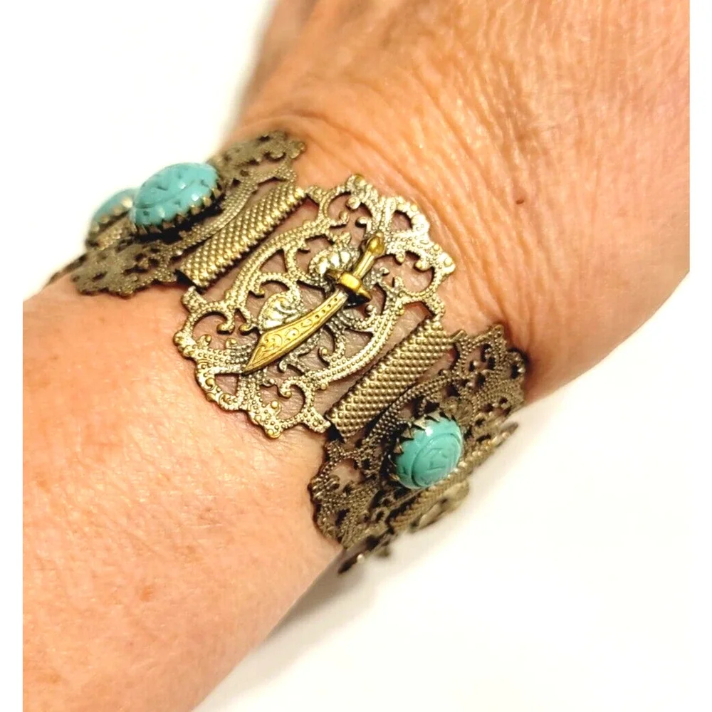 Panel‎ Bracelet Elephant Sword Turquoise Blue Molded Glass Silver-tone sbr-18